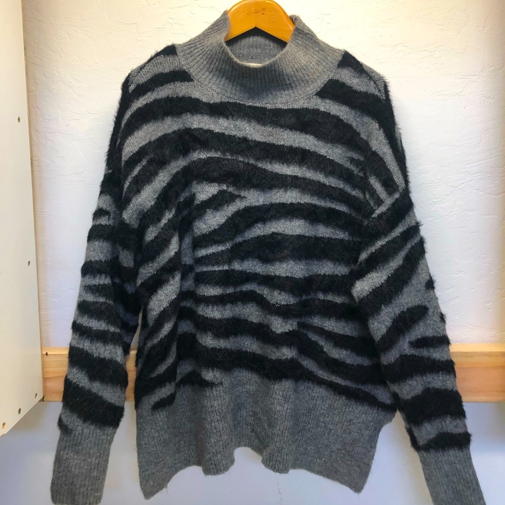 Twine & String sweater - Picture 2 of 3